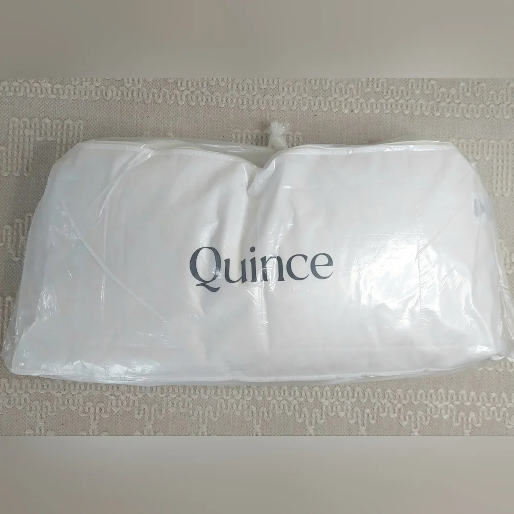 NWOT- Quince White Duck Down Premium Pillow- King (Soft/ Med) (P7)(READ)